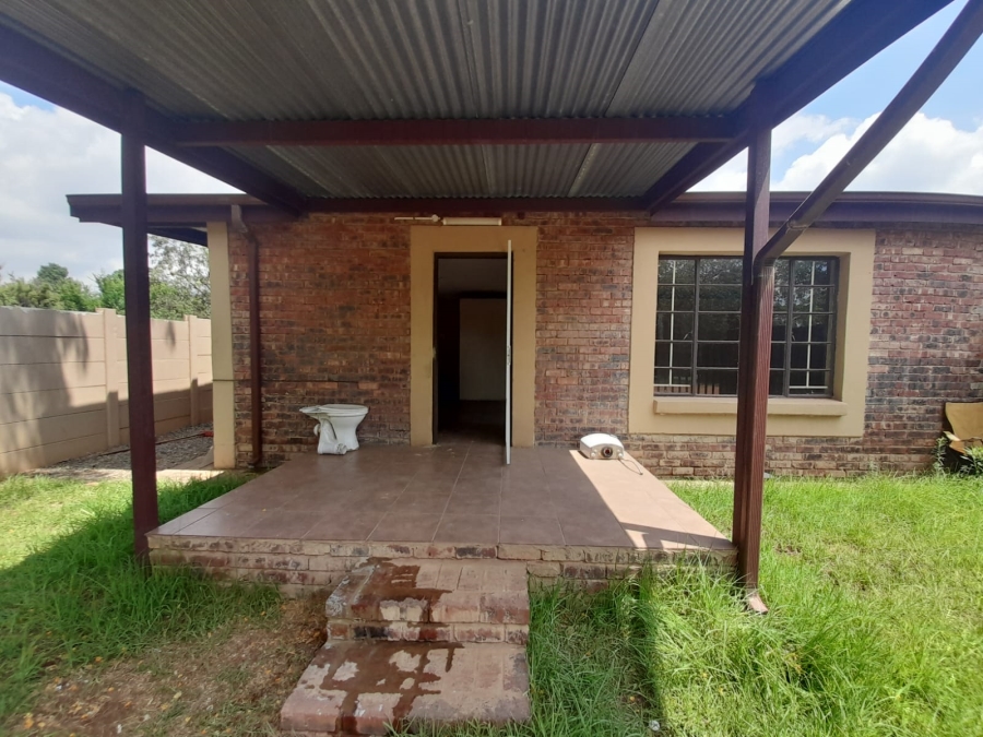 To Let 2 Bedroom Property for Rent in Highbury Gauteng