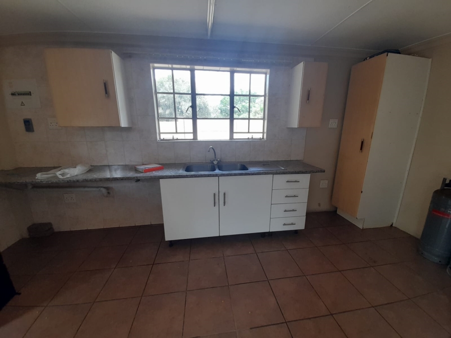 To Let 2 Bedroom Property for Rent in Highbury Gauteng