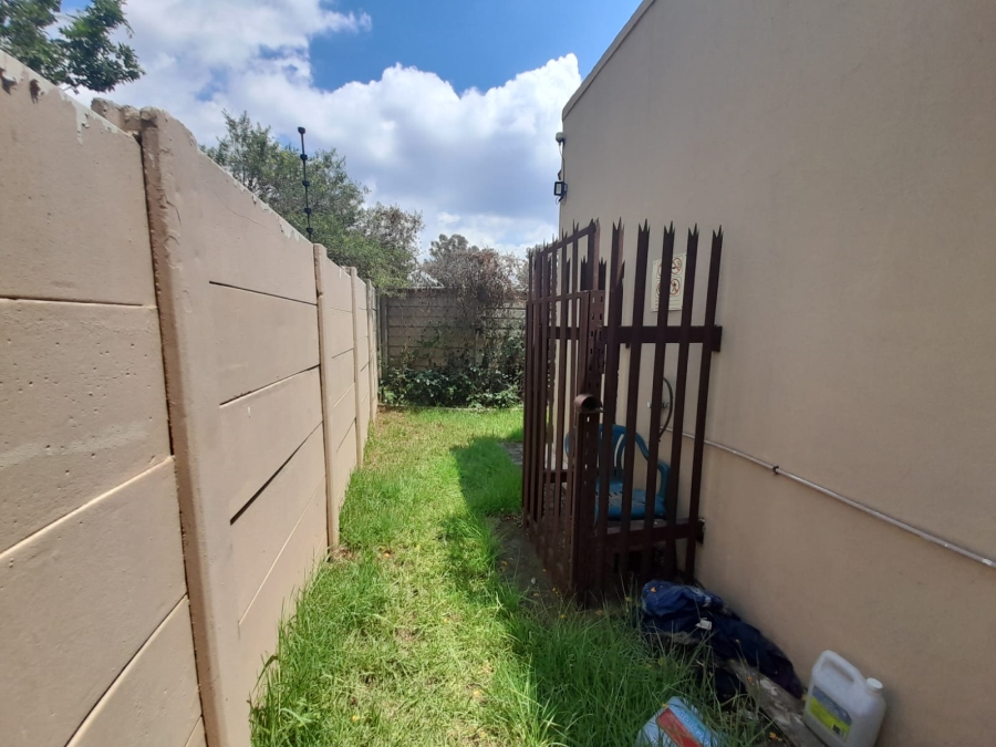 To Let 2 Bedroom Property for Rent in Highbury Gauteng