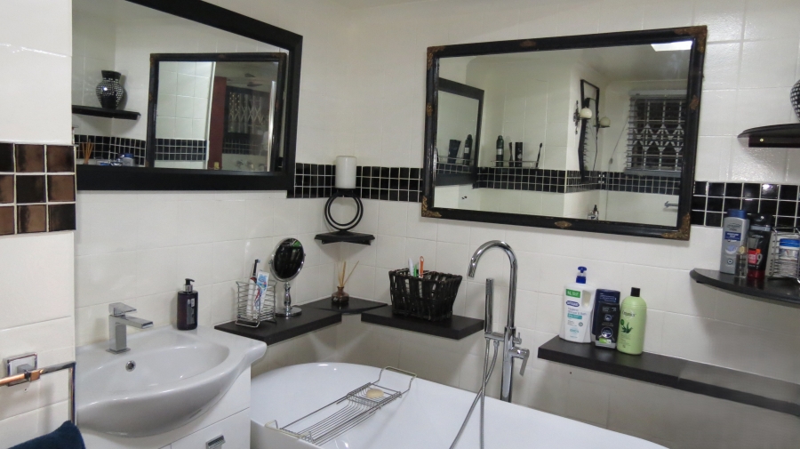 4 Bedroom Property for Sale in Rant En Dal Gauteng