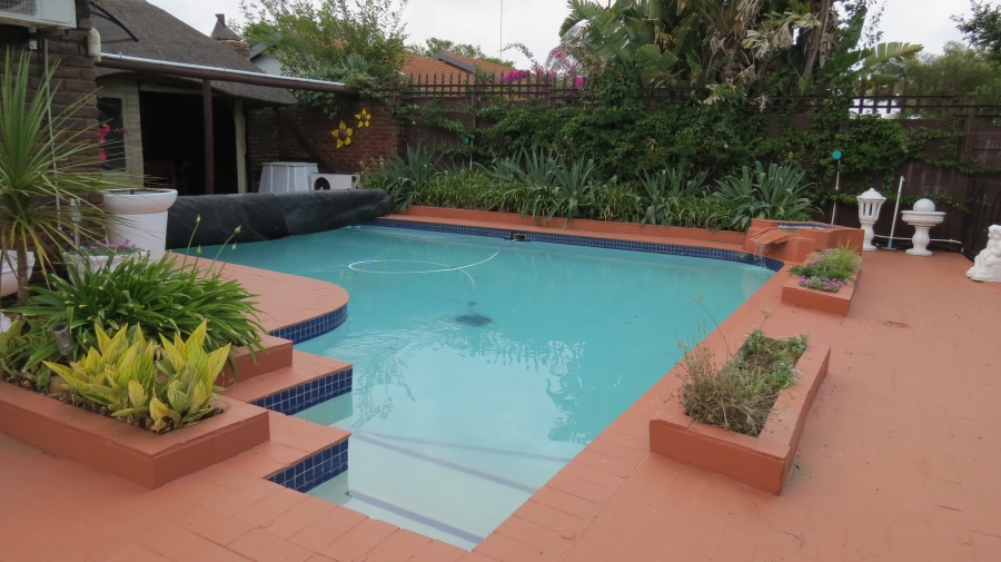 4 Bedroom Property for Sale in Rant En Dal Gauteng