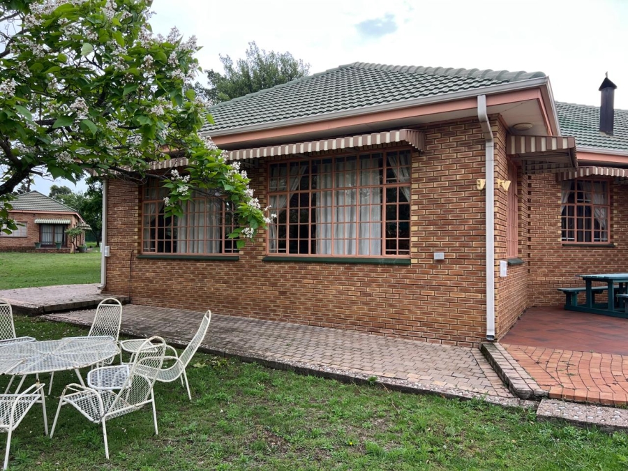 4 Bedroom Property for Sale in Hartbeesfontein AH Gauteng