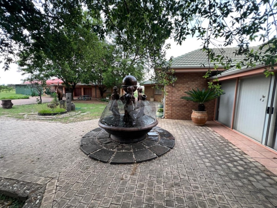 4 Bedroom Property for Sale in Hartbeesfontein AH Gauteng