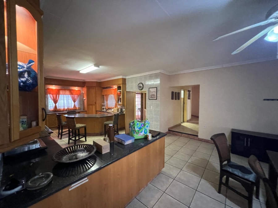 4 Bedroom Property for Sale in Hartbeesfontein AH Gauteng