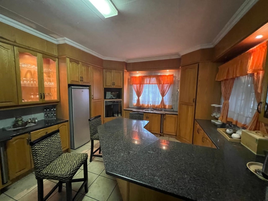 4 Bedroom Property for Sale in Hartbeesfontein AH Gauteng