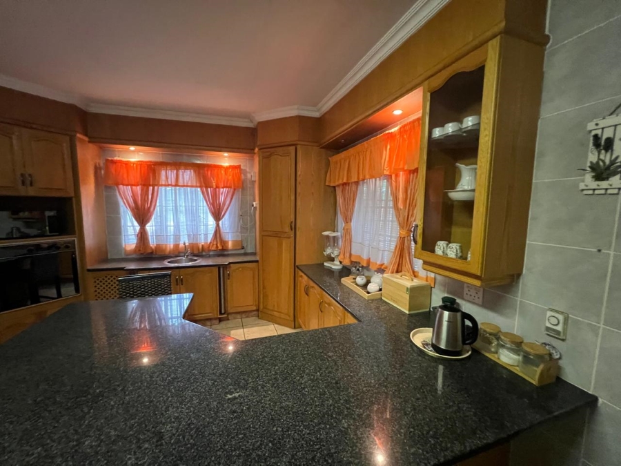 4 Bedroom Property for Sale in Hartbeesfontein AH Gauteng