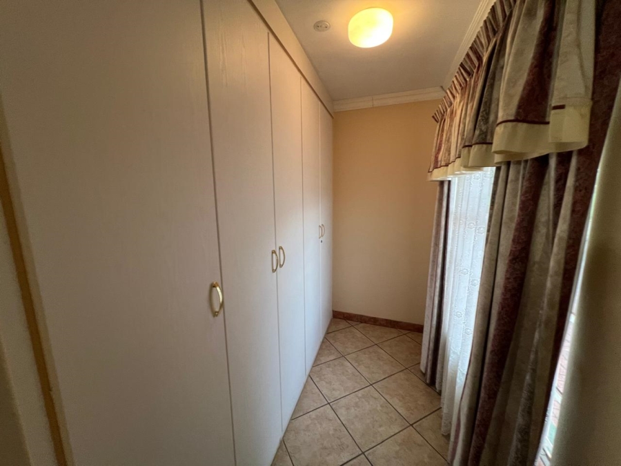 4 Bedroom Property for Sale in Hartbeesfontein AH Gauteng