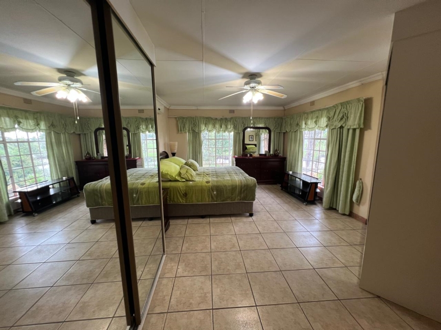 4 Bedroom Property for Sale in Hartbeesfontein AH Gauteng