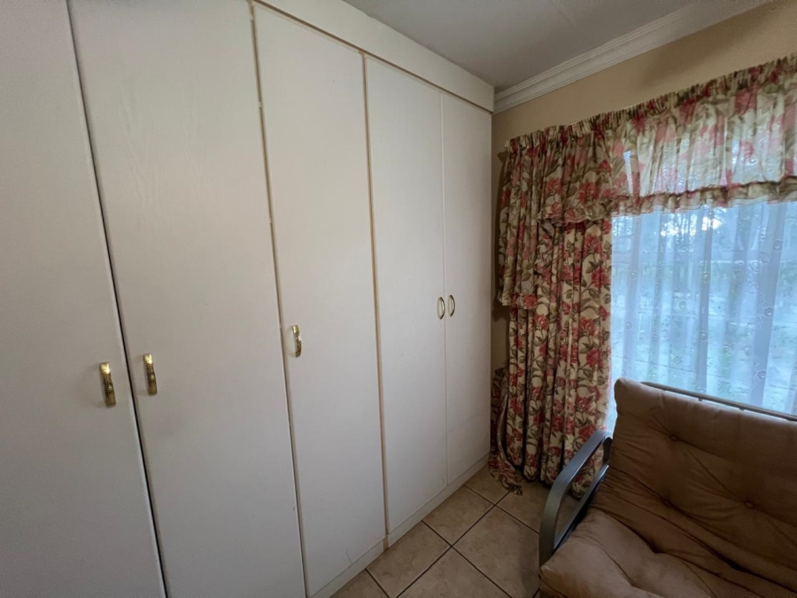 4 Bedroom Property for Sale in Hartbeesfontein AH Gauteng