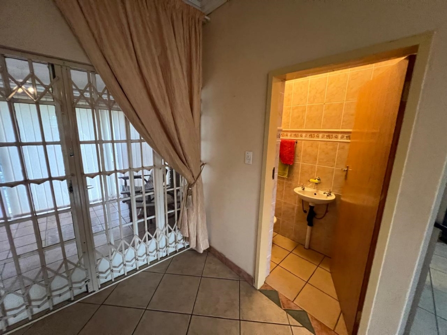 4 Bedroom Property for Sale in Hartbeesfontein AH Gauteng