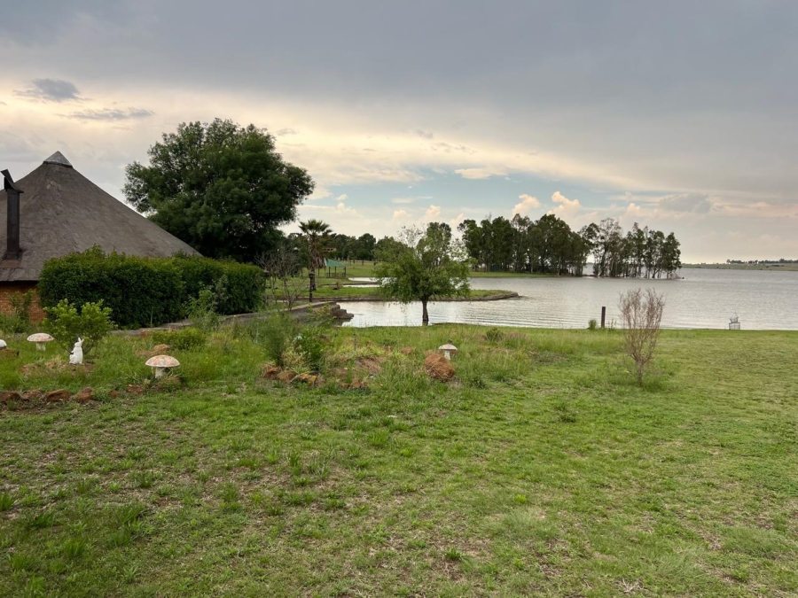 4 Bedroom Property for Sale in Hartbeesfontein AH Gauteng