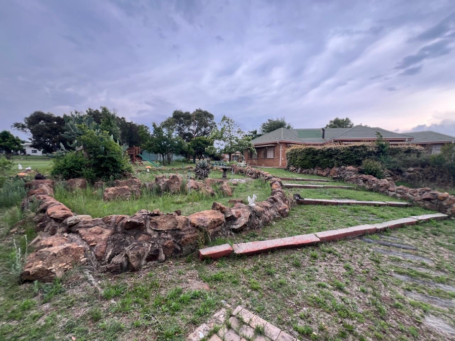 4 Bedroom Property for Sale in Hartbeesfontein AH Gauteng