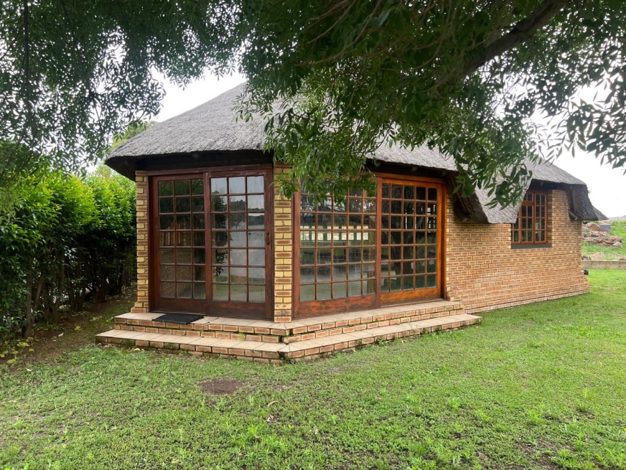 4 Bedroom Property for Sale in Hartbeesfontein AH Gauteng