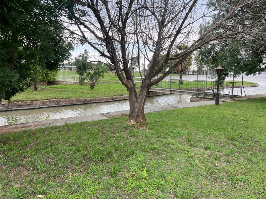 4 Bedroom Property for Sale in Hartbeesfontein AH Gauteng