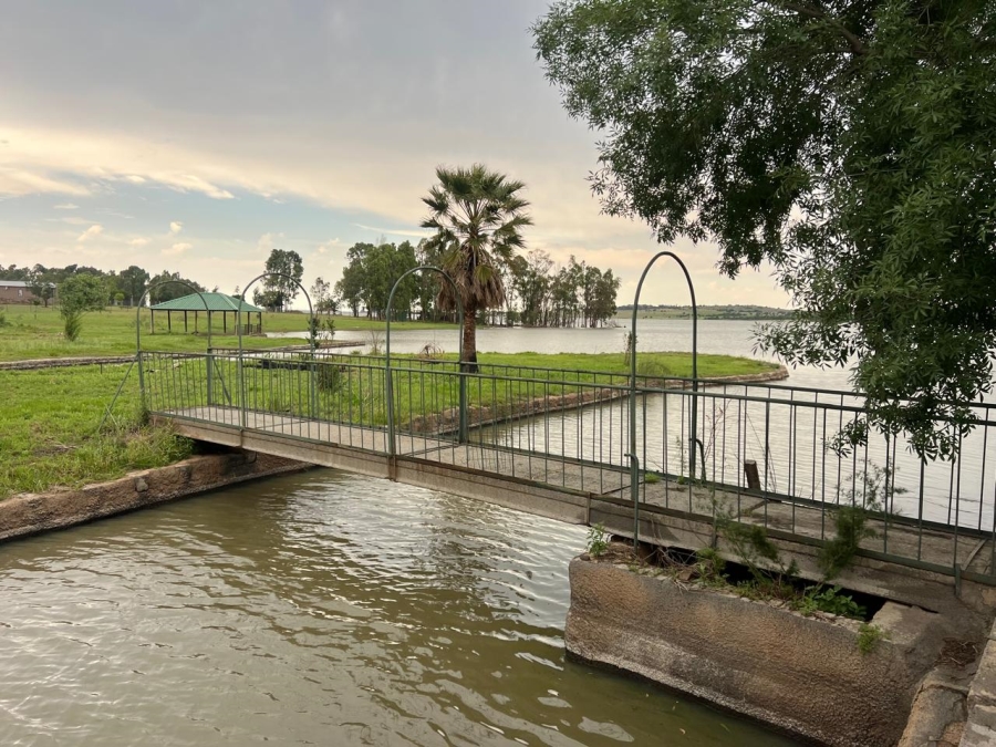 4 Bedroom Property for Sale in Hartbeesfontein AH Gauteng