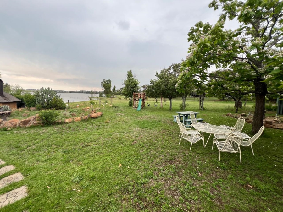 4 Bedroom Property for Sale in Hartbeesfontein AH Gauteng