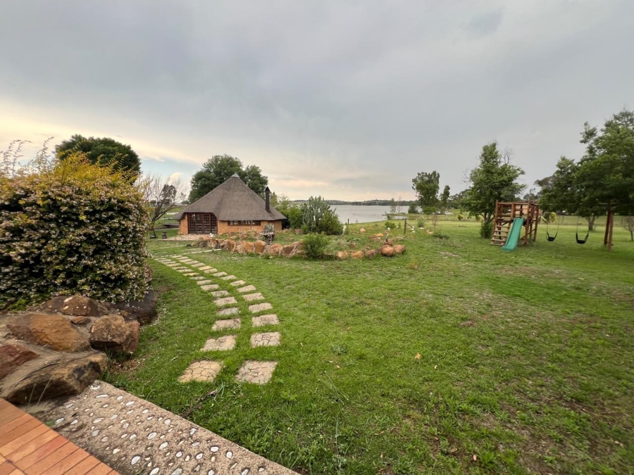 4 Bedroom Property for Sale in Hartbeesfontein AH Gauteng