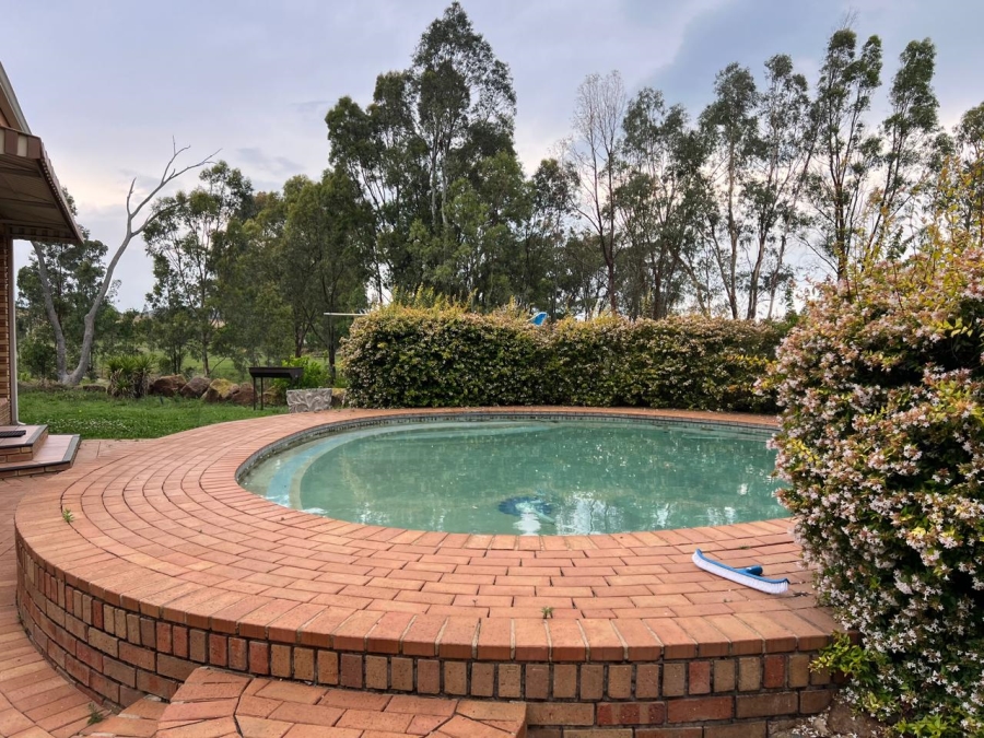 4 Bedroom Property for Sale in Hartbeesfontein AH Gauteng