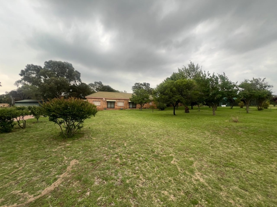 4 Bedroom Property for Sale in Hartbeesfontein AH Gauteng