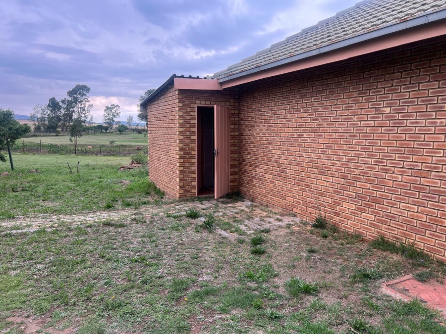 4 Bedroom Property for Sale in Hartbeesfontein AH Gauteng