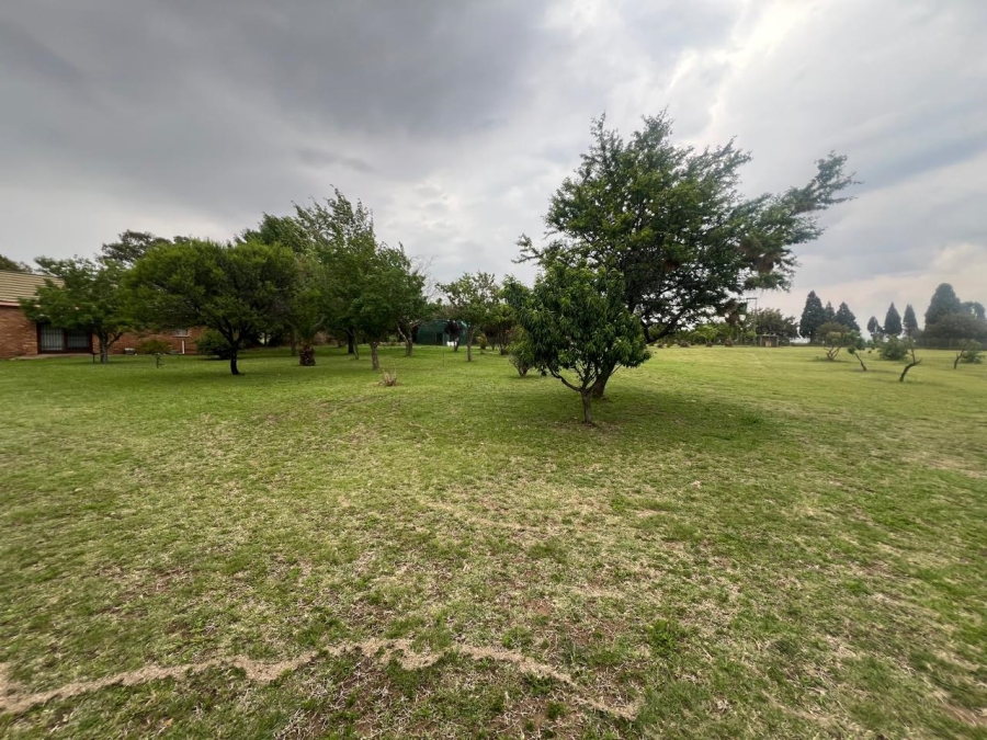 4 Bedroom Property for Sale in Hartbeesfontein AH Gauteng