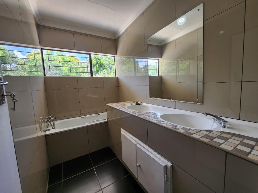 2 Bedroom Property for Sale in Three Rivers Proper Gauteng