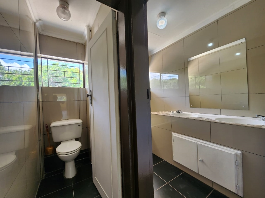 2 Bedroom Property for Sale in Three Rivers Proper Gauteng