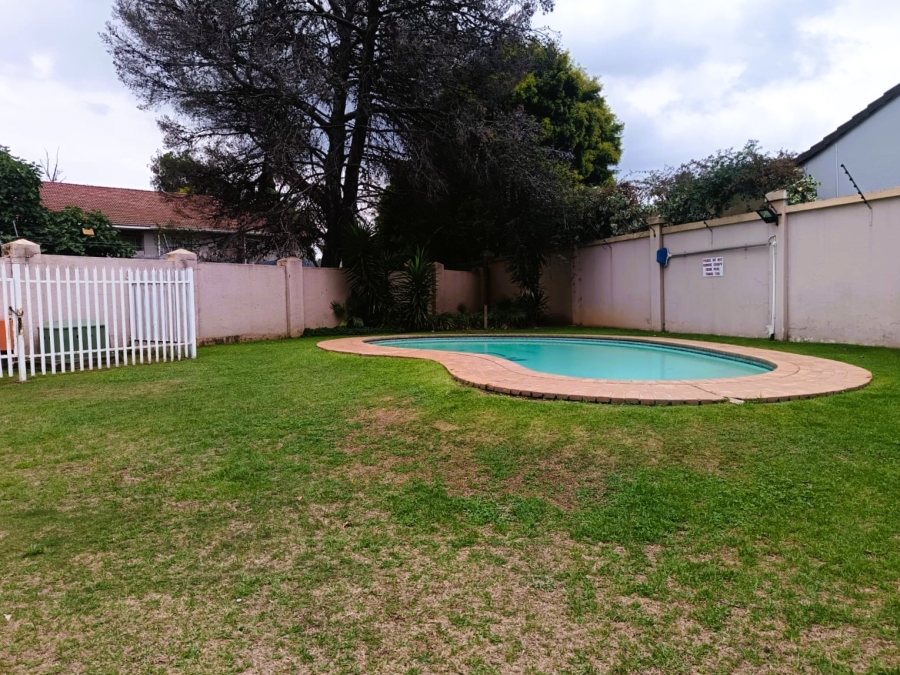 2 Bedroom Property for Sale in Three Rivers Proper Gauteng
