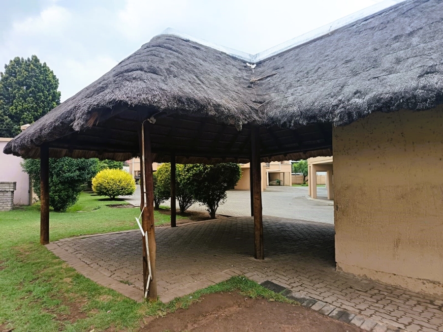 2 Bedroom Property for Sale in Three Rivers Proper Gauteng