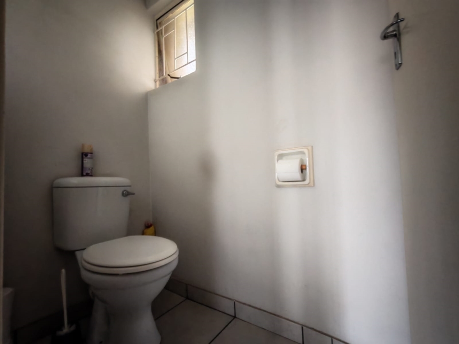 2 Bedroom Property for Sale in Three Rivers Proper Gauteng