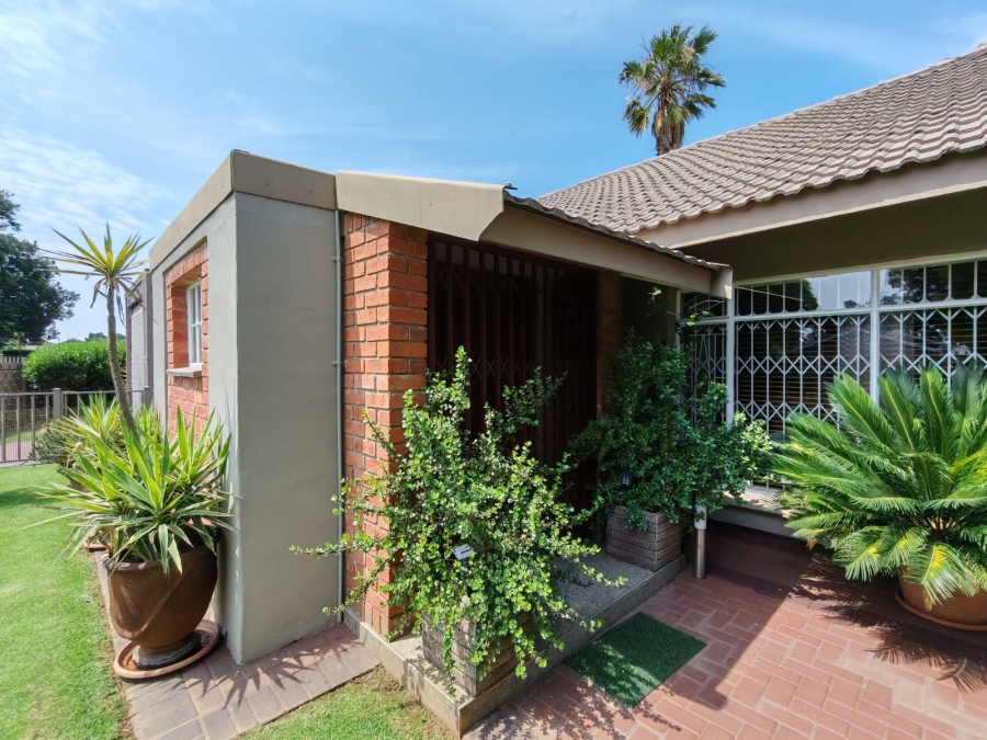 4 Bedroom Property for Sale in Risiville Gauteng