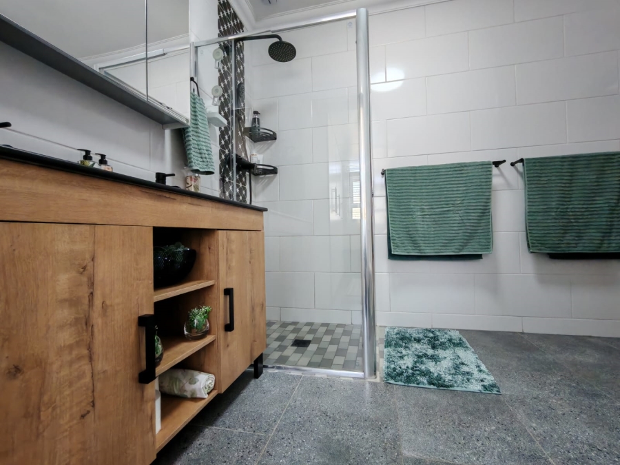 4 Bedroom Property for Sale in Risiville Gauteng