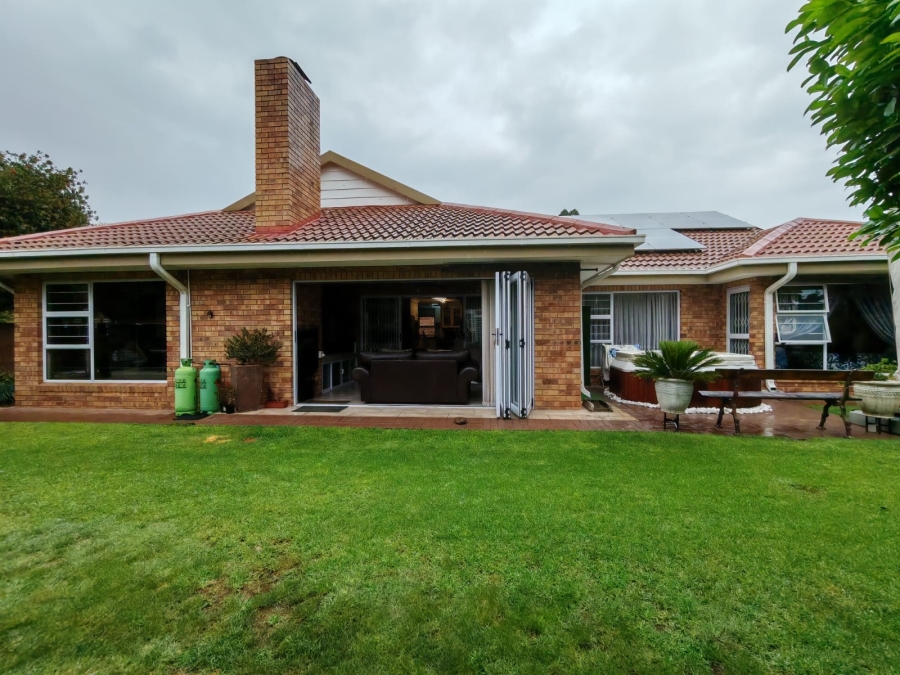 3 Bedroom Property for Sale in Three Rivers Proper Gauteng