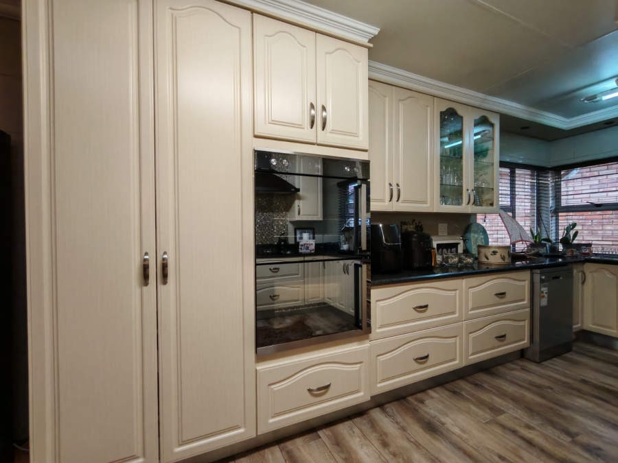 3 Bedroom Property for Sale in Three Rivers Proper Gauteng