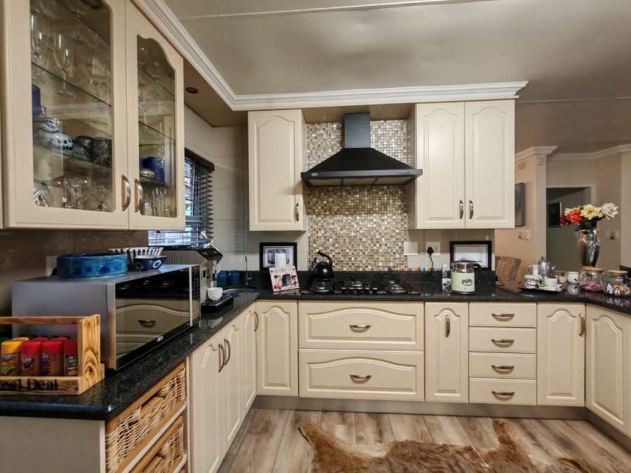 3 Bedroom Property for Sale in Three Rivers Proper Gauteng