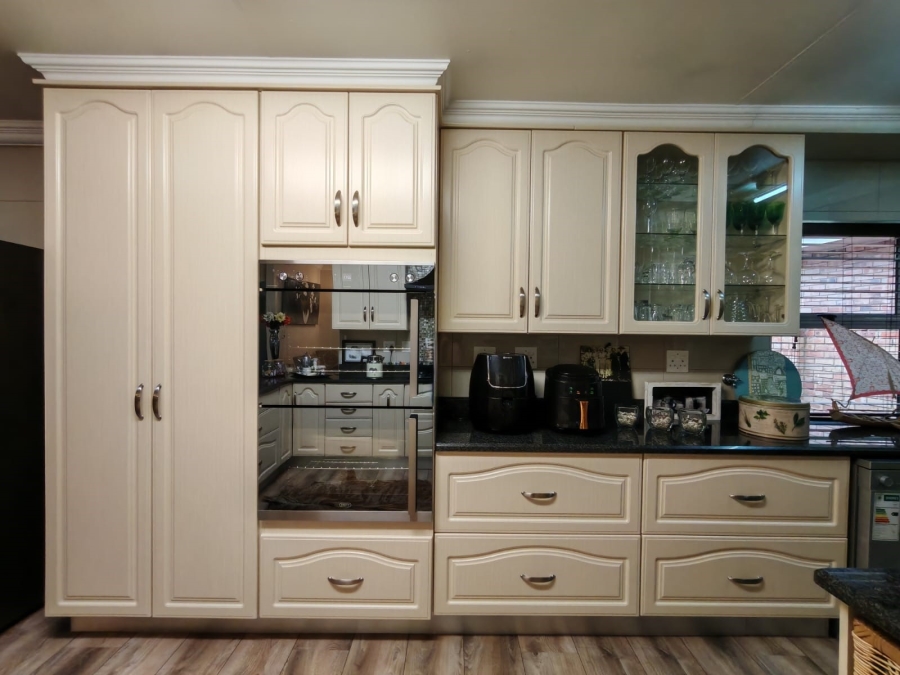 3 Bedroom Property for Sale in Three Rivers Proper Gauteng