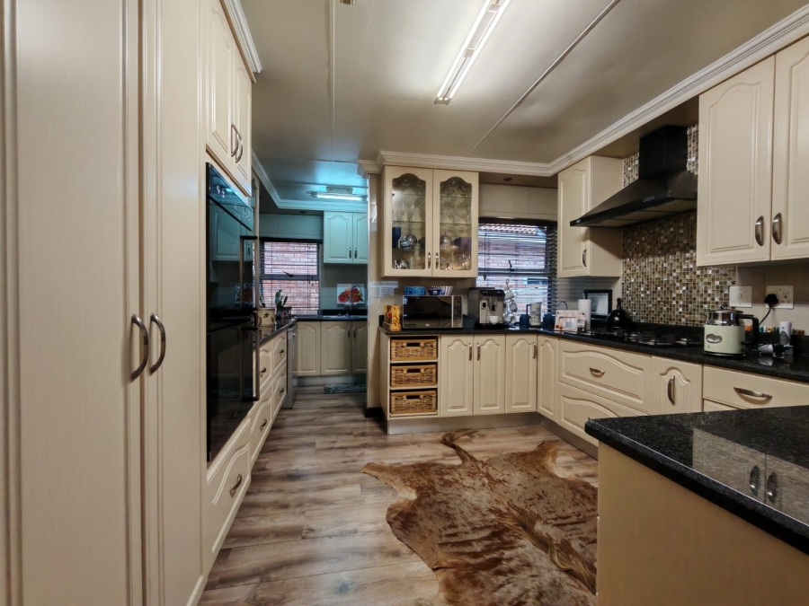 3 Bedroom Property for Sale in Three Rivers Proper Gauteng