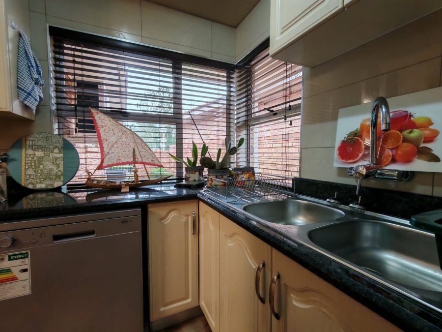 3 Bedroom Property for Sale in Three Rivers Proper Gauteng