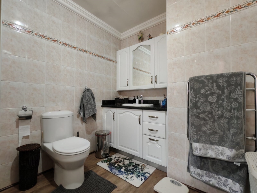 3 Bedroom Property for Sale in Three Rivers Proper Gauteng