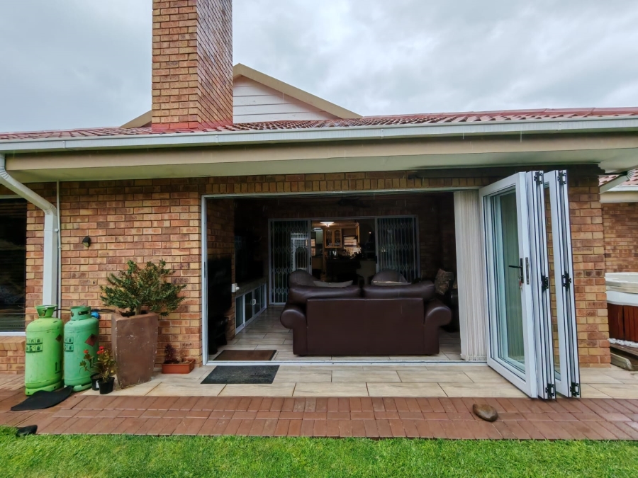 3 Bedroom Property for Sale in Three Rivers Proper Gauteng