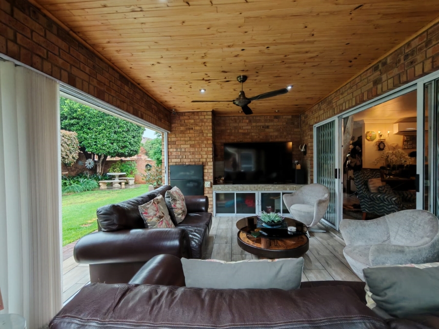 3 Bedroom Property for Sale in Three Rivers Proper Gauteng