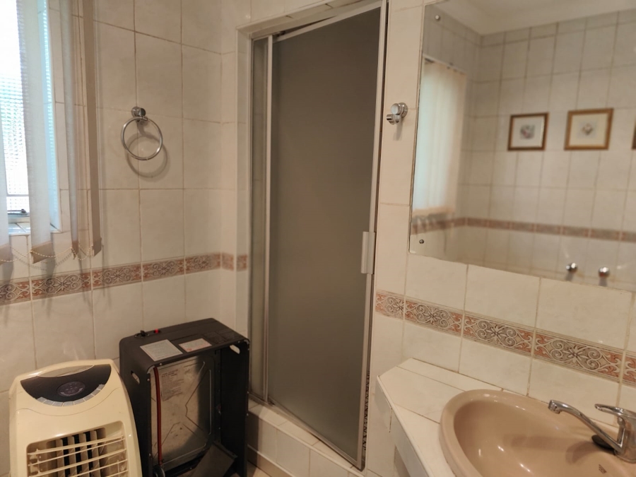 To Let 3 Bedroom Property for Rent in Glen Donald A H Gauteng