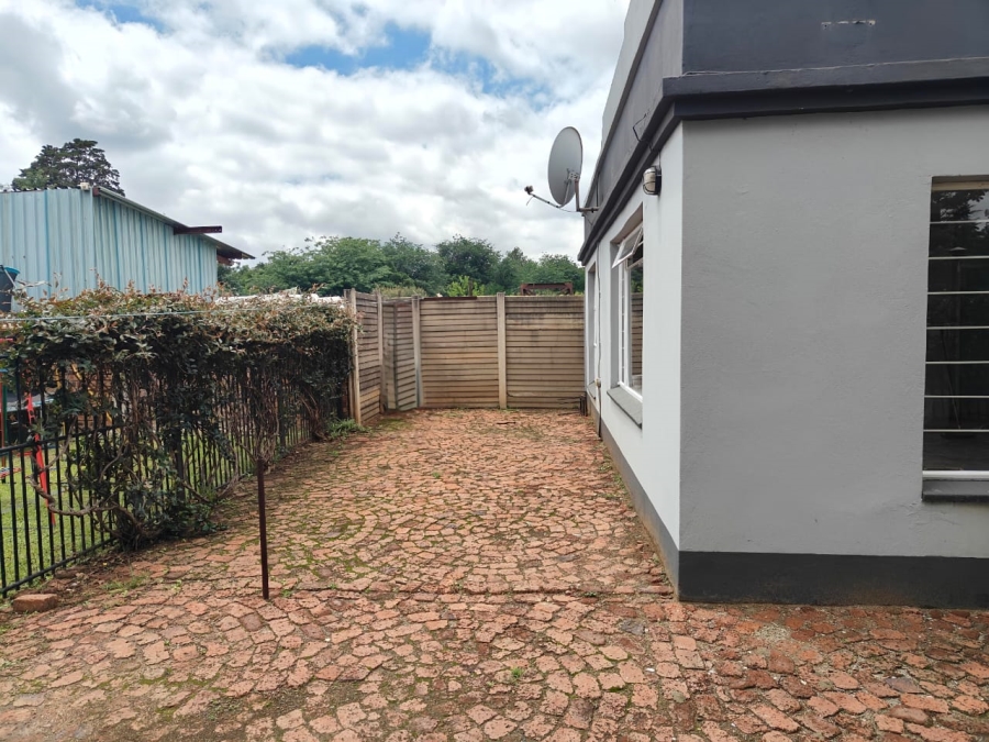 To Let 2 Bedroom Property for Rent in Unitas Park Gauteng