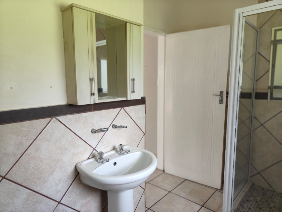 To Let 2 Bedroom Property for Rent in Unitas Park Gauteng