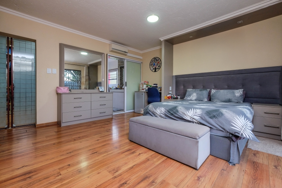 4 Bedroom Property for Sale in Rangeview Gauteng