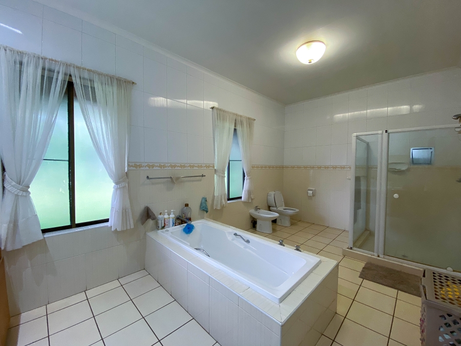 To Let 4 Bedroom Property for Rent in Zwavelpoort Gauteng