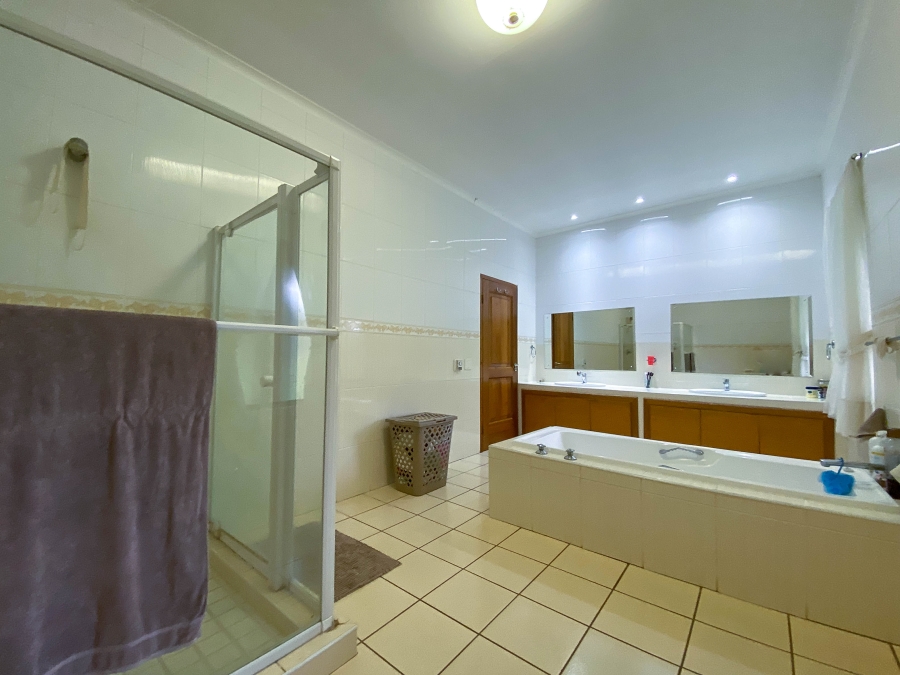 To Let 4 Bedroom Property for Rent in Zwavelpoort Gauteng