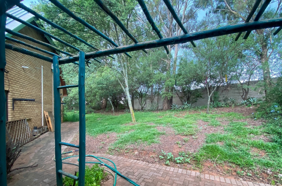 To Let 4 Bedroom Property for Rent in Zwavelpoort Gauteng