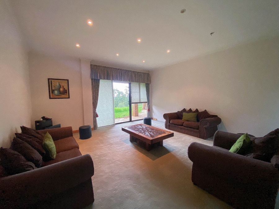 To Let 4 Bedroom Property for Rent in Zwavelpoort Gauteng