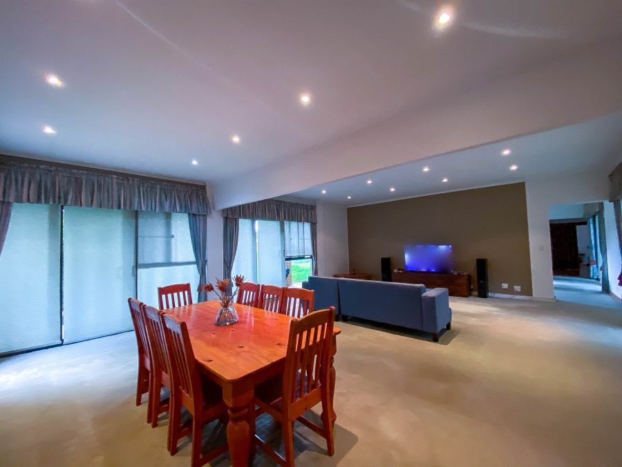 To Let 4 Bedroom Property for Rent in Zwavelpoort Gauteng